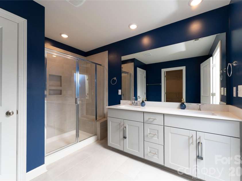 4107 Honey Locust Drive, Charlotte, NC 28215.  MLS# CAR4375845, YatesRealty ID 22197. 