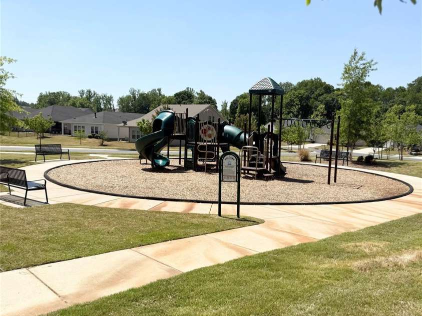 4107 Honey Locust Drive, Charlotte, NC 28215.  MLS# CAR4375845, YatesRealty ID 22197. 