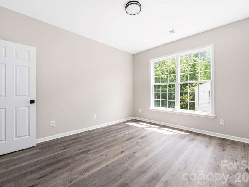 13834 Riding Hill Avenue, Charlotte, NC 28213.  MLS# CAR4378096, YatesRealty ID 22198. 