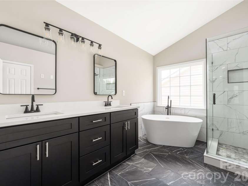 13834 Riding Hill Avenue, Charlotte, NC 28213.  MLS# CAR4378096, YatesRealty ID 22198. 