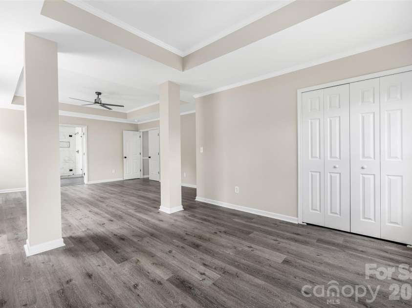 13834 Riding Hill Avenue, Charlotte, NC 28213.  MLS# CAR4378096, YatesRealty ID 22198. 