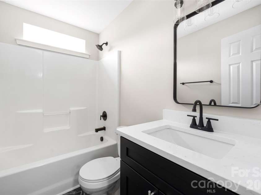 13834 Riding Hill Avenue, Charlotte, NC 28213.  MLS# CAR4378096, YatesRealty ID 22198. 