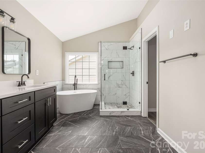 13834 Riding Hill Avenue, Charlotte, NC 28213.  MLS# CAR4378096, YatesRealty ID 22198. 