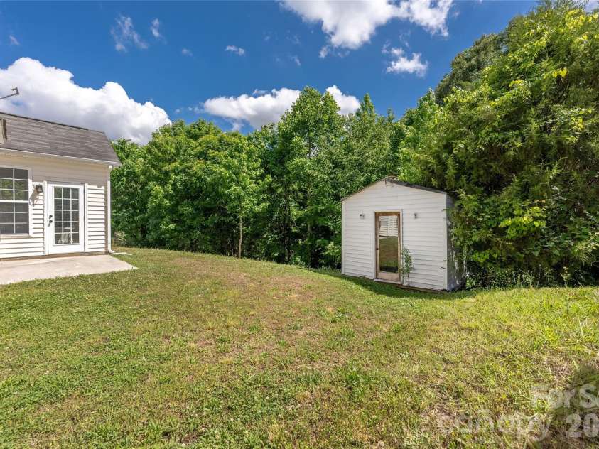 13834 Riding Hill Avenue, Charlotte, NC 28213.  MLS# CAR4378096, YatesRealty ID 22198. 