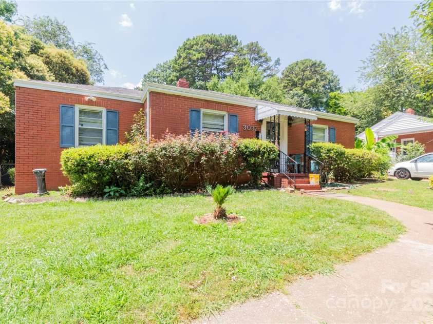 3037 Marlowe Avenue, Charlotte, NC 28208.  MLS# CAR4274651, YatesRealty ID 22198. 
