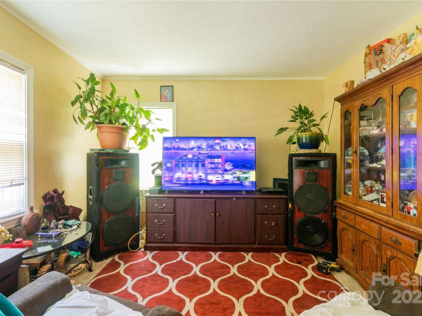 3037 Marlowe Avenue, Charlotte, NC 28208.  MLS# CAR4274651, YatesRealty ID 22198. 