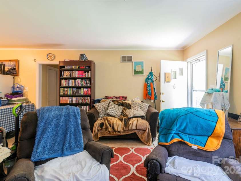 3037 Marlowe Avenue, Charlotte, NC 28208.  MLS# CAR4274651, YatesRealty ID 22198. 