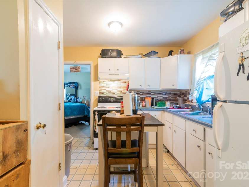 3037 Marlowe Avenue, Charlotte, NC 28208.  MLS# CAR4274651, YatesRealty ID 22198. 