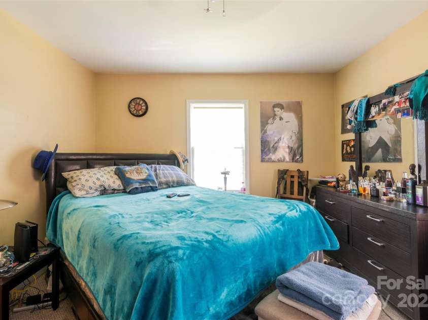 3037 Marlowe Avenue, Charlotte, NC 28208.  MLS# CAR4274651, YatesRealty ID 22198. 