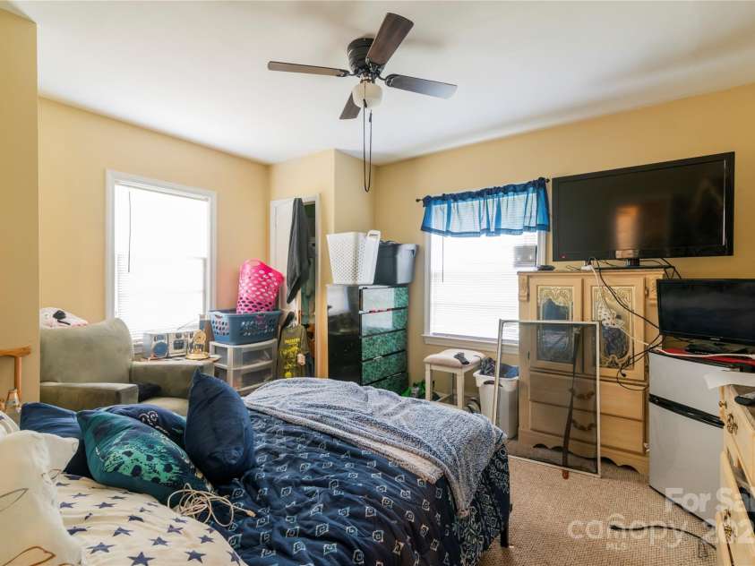 3037 Marlowe Avenue, Charlotte, NC 28208.  MLS# CAR4274651, YatesRealty ID 22198. 