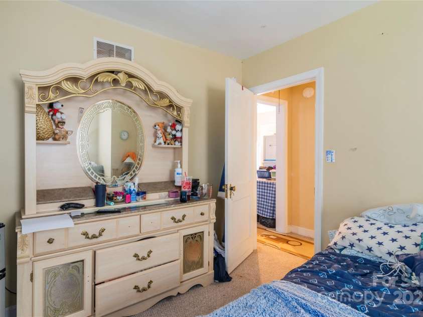 3037 Marlowe Avenue, Charlotte, NC 28208.  MLS# CAR4274651, YatesRealty ID 22198. 