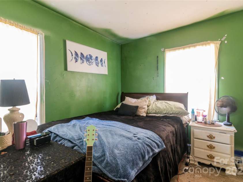 3037 Marlowe Avenue, Charlotte, NC 28208.  MLS# CAR4274651, YatesRealty ID 22198. 