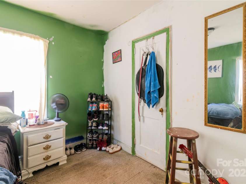 3037 Marlowe Avenue, Charlotte, NC 28208.  MLS# CAR4274651, YatesRealty ID 22198. 