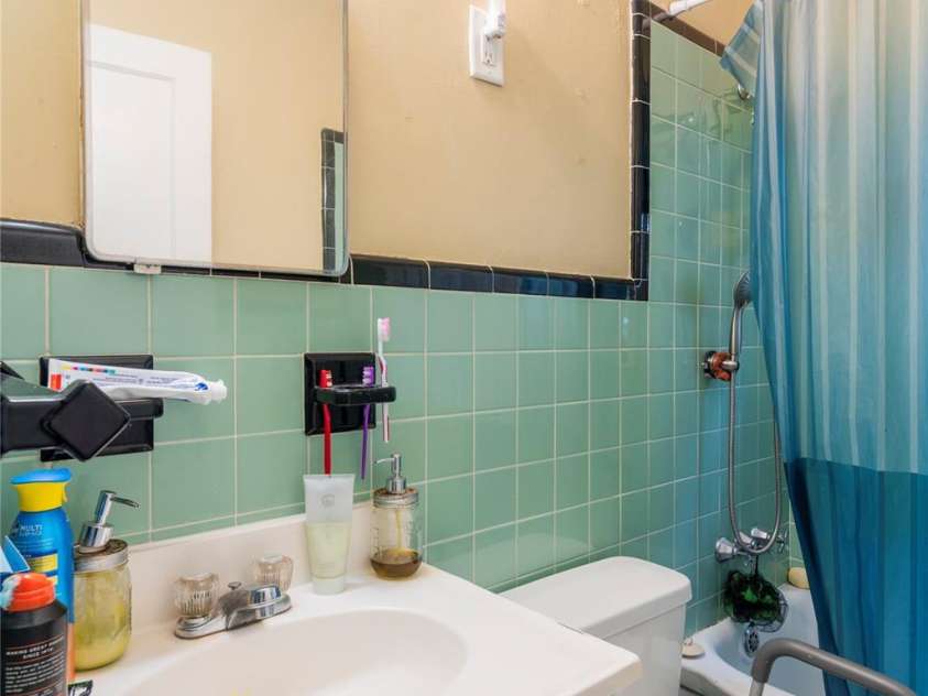 3037 Marlowe Avenue, Charlotte, NC 28208.  MLS# CAR4274651, YatesRealty ID 22198. 