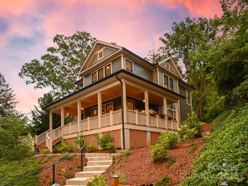 101 Santee Street, Asheville, NC 28801.  MLS# CAR4273297, YatesRealty ID 22199. 