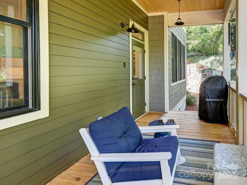 101 Santee Street, Asheville, NC 28801.  MLS# CAR4273297, YatesRealty ID 22199. 