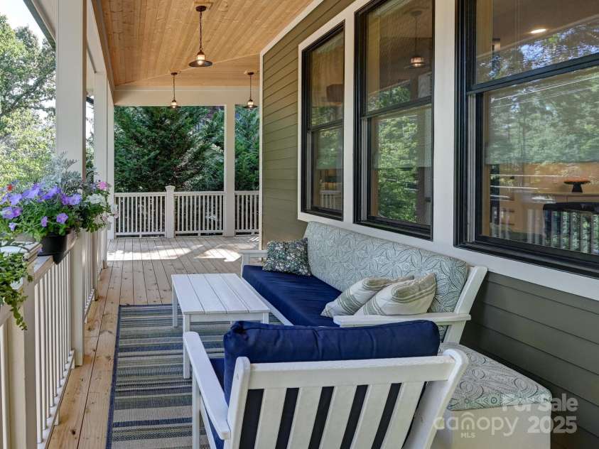 101 Santee Street, Asheville, NC 28801.  MLS# CAR4273297, YatesRealty ID 22199. 