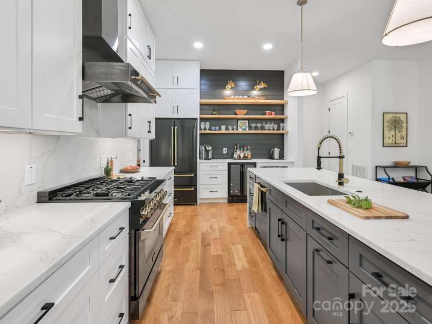 101 Santee Street, Asheville, NC 28801.  MLS# CAR4273297, YatesRealty ID 22199. 