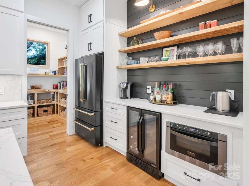 101 Santee Street, Asheville, NC 28801.  MLS# CAR4273297, YatesRealty ID 22199. 