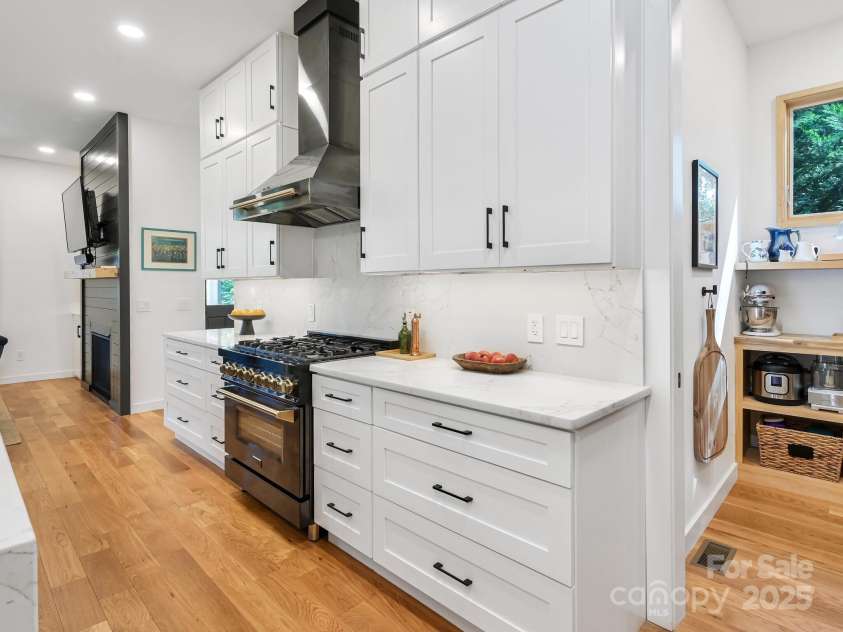 101 Santee Street, Asheville, NC 28801.  MLS# CAR4273297, YatesRealty ID 22199. 