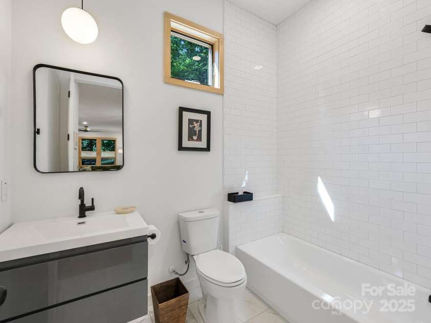 101 Santee Street, Asheville, NC 28801.  MLS# CAR4273297, YatesRealty ID 22199. 