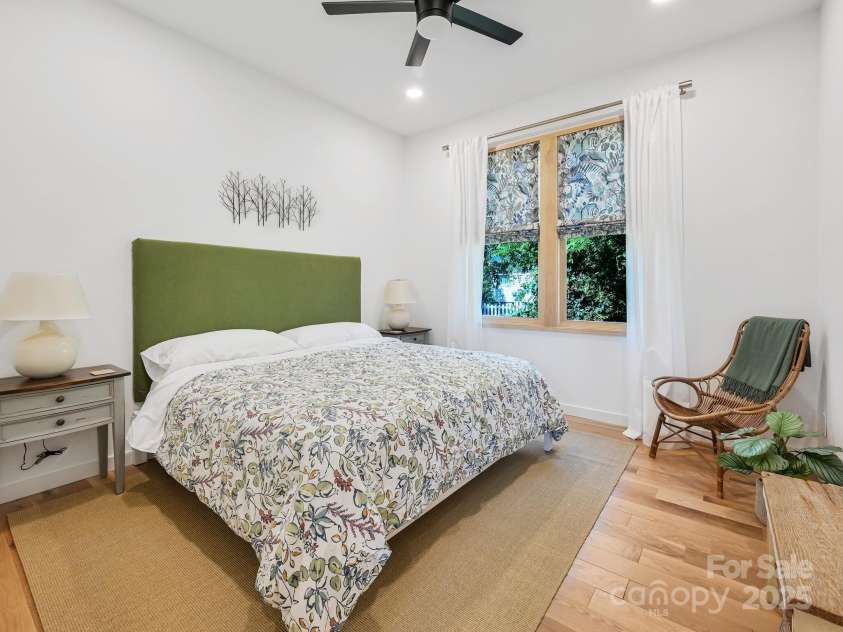 101 Santee Street, Asheville, NC 28801.  MLS# CAR4273297, YatesRealty ID 22199. 