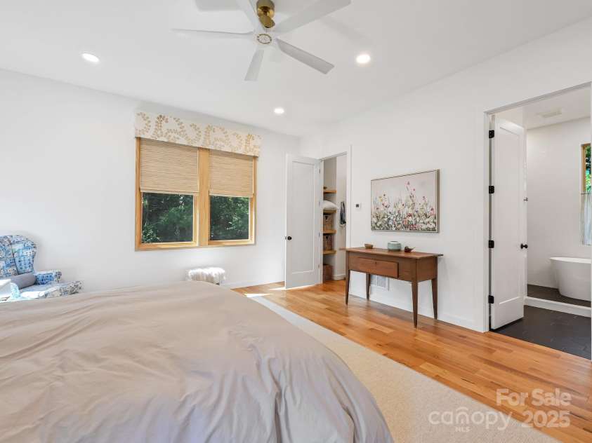 101 Santee Street, Asheville, NC 28801.  MLS# CAR4273297, YatesRealty ID 22199. 