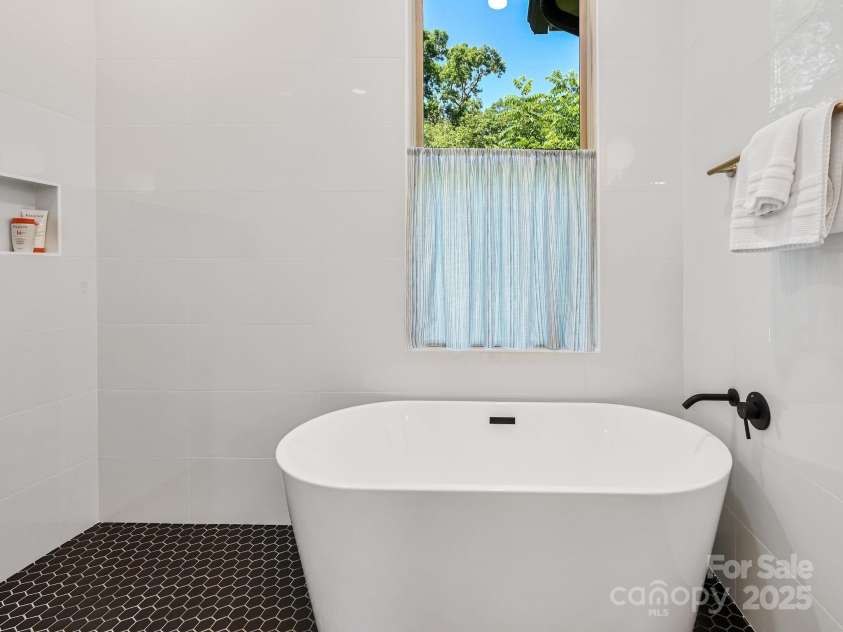 101 Santee Street, Asheville, NC 28801.  MLS# CAR4273297, YatesRealty ID 22199. 