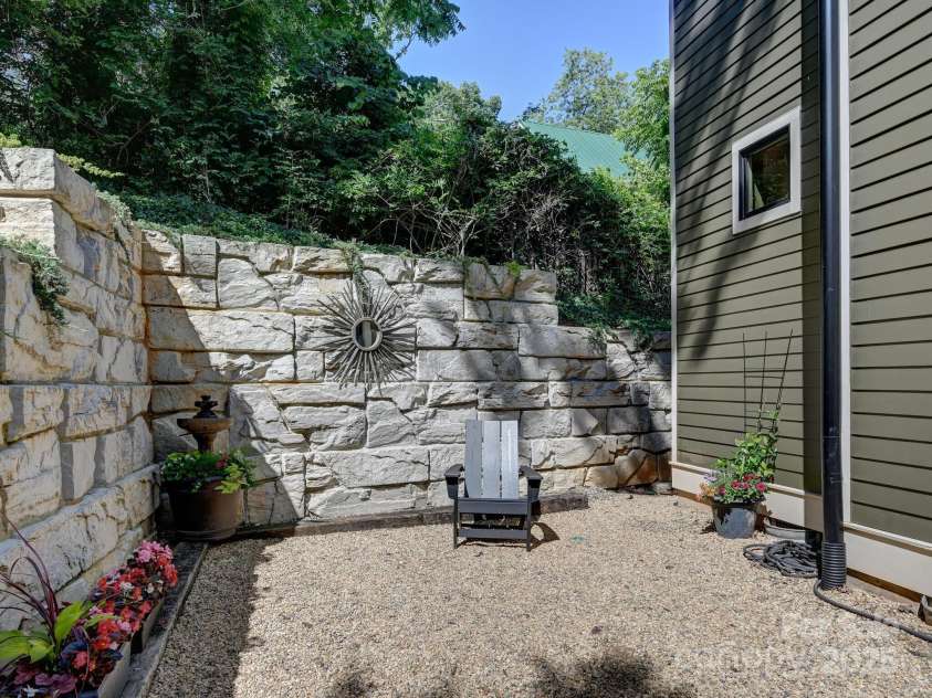 101 Santee Street, Asheville, NC 28801.  MLS# CAR4273297, YatesRealty ID 22199. 