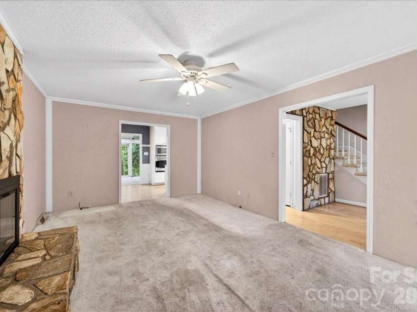 7300 Quail Hill Road, Charlotte, NC 28210.  MLS# CAR4376348, YatesRealty ID 22199. 