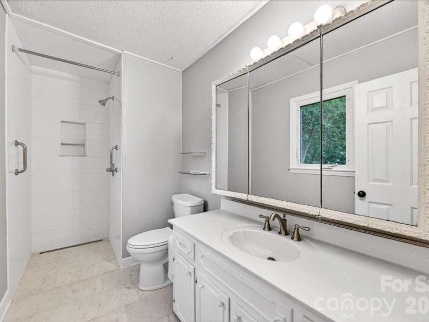 7300 Quail Hill Road, Charlotte, NC 28210.  MLS# CAR4376348, YatesRealty ID 22199. 