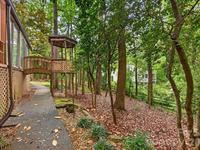 7300 Quail Hill Road, Charlotte, NC 28210.  MLS# CAR4376348, YatesRealty ID 22199. 