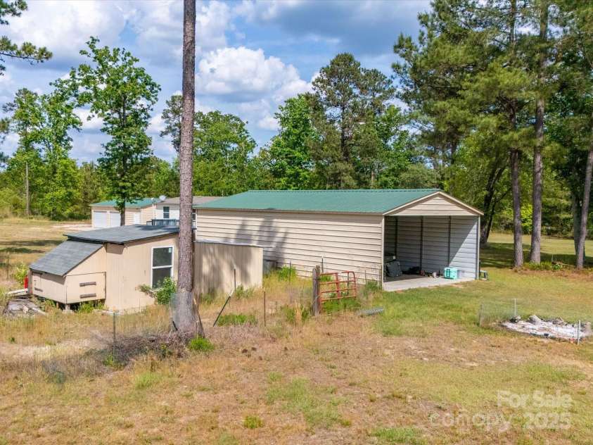 2675 Andrews Circle, Aiken, SC 29803.  MLS# CAR4259984, YatesRealty ID 222. DETACHED OUT BUILDING WITH FENCED AREA FOR ANIMALS