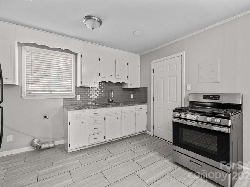 3120 Minnesota Road, Charlotte, NC 28208.  MLS# CAR4231697, YatesRealty ID 2220. 