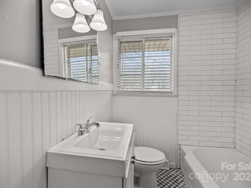 3120 Minnesota Road, Charlotte, NC 28208.  MLS# CAR4231697, YatesRealty ID 2220. 