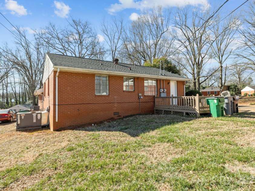 3120 Minnesota Road, Charlotte, NC 28208.  MLS# CAR4231697, YatesRealty ID 2220. 