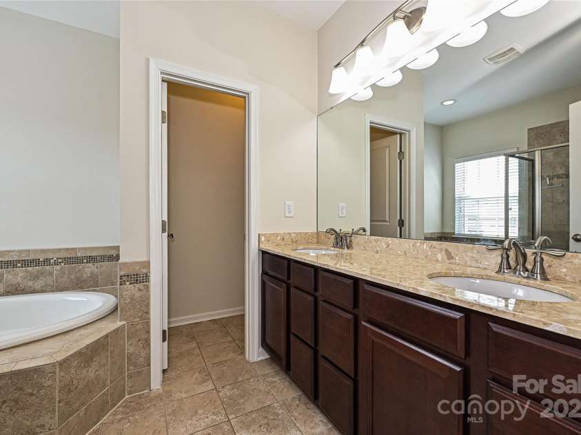 1329 Jacemans Way, Cornelius, NC 28031.  MLS# CAR4263187, YatesRealty ID 22200. Primary Bathroom with soaking tub and two sinks