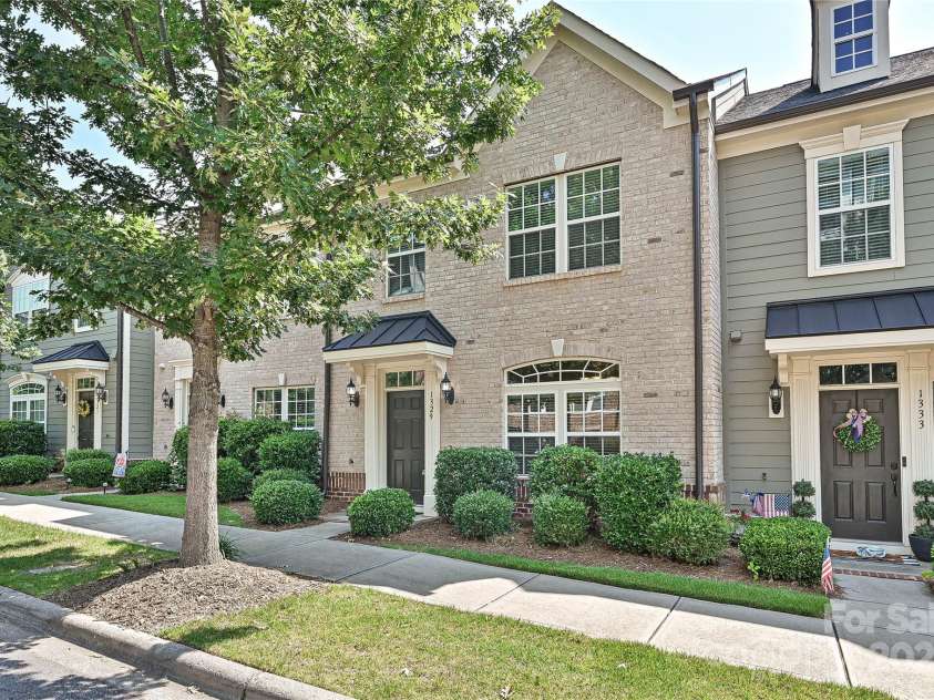 1329 Jacemans Way, Cornelius, NC 28031.  MLS# CAR4263187, YatesRealty ID 22200. Welcome home to 1329 Jacemans Way in the popular Antiquity neighorhood of Davidson