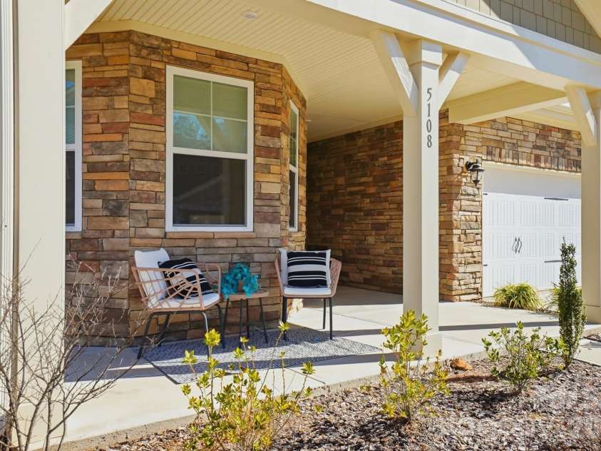 5108 Kinsbridge Drive, Mint Hill, NC 28227.  MLS# CAR4343361, YatesRealty ID 22200. 