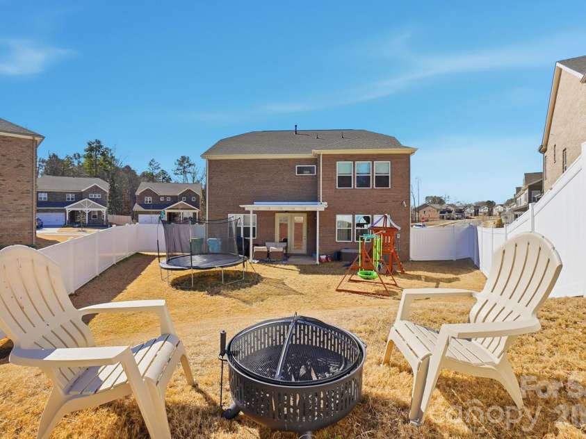 5108 Kinsbridge Drive, Mint Hill, NC 28227.  MLS# CAR4343361, YatesRealty ID 22200. 