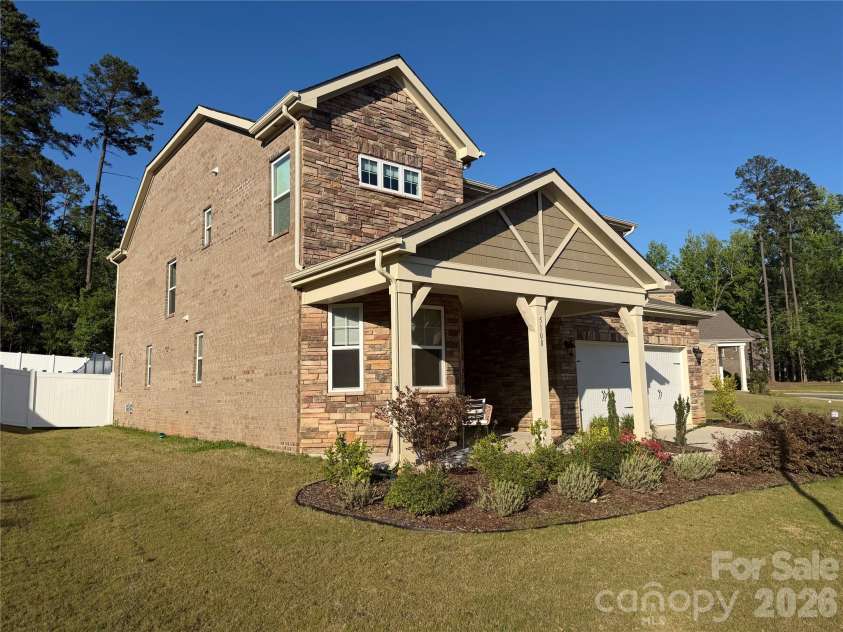 5108 Kinsbridge Drive, Mint Hill, NC 28227.  MLS# CAR4343361, YatesRealty ID 22200. 