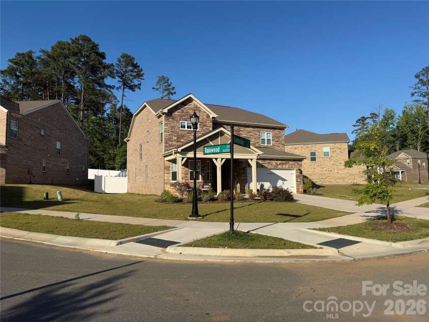 5108 Kinsbridge Drive, Mint Hill, NC 28227.  MLS# CAR4343361, YatesRealty ID 22200. 