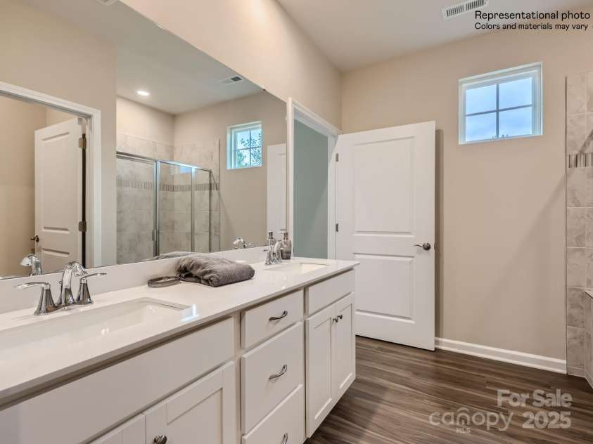 237 Runner Stone Lane, Fort Mill, SC 29715.  MLS# CAR4275285, YatesRealty ID 22201. Owners Bath