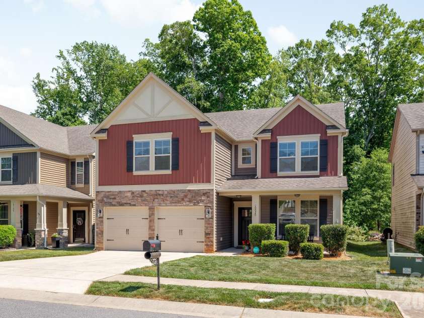 10020 Michael Crossing Drive, Charlotte, NC 28213.  MLS# CAR4375243, YatesRealty ID 22202. 