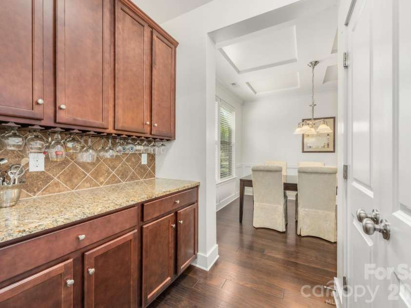 10020 Michael Crossing Drive, Charlotte, NC 28213.  MLS# CAR4375243, YatesRealty ID 22202. 
