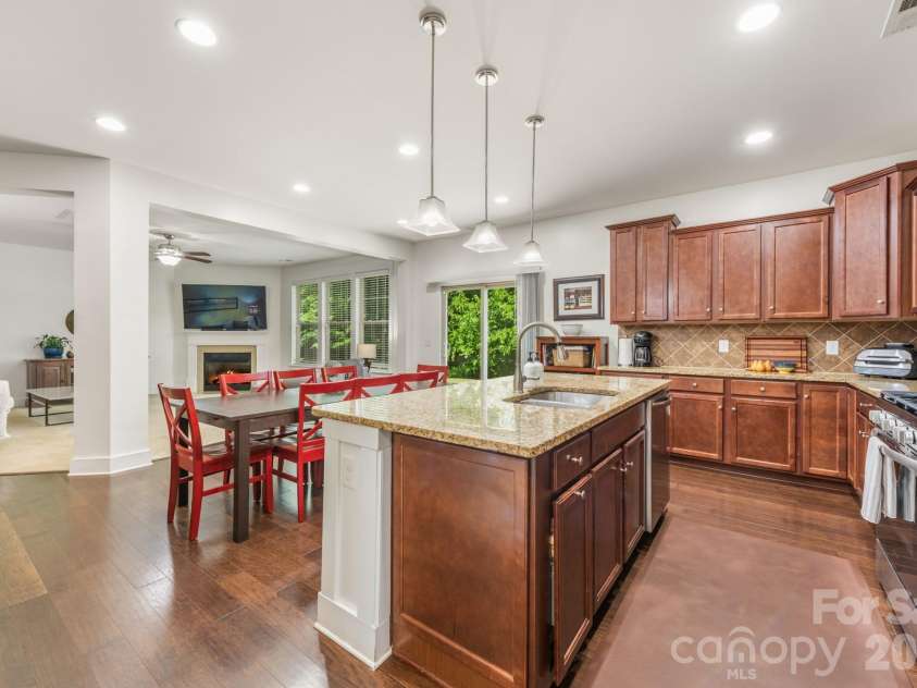 10020 Michael Crossing Drive, Charlotte, NC 28213.  MLS# CAR4375243, YatesRealty ID 22202. 