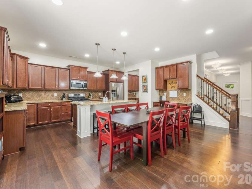 10020 Michael Crossing Drive, Charlotte, NC 28213.  MLS# CAR4375243, YatesRealty ID 22202. 