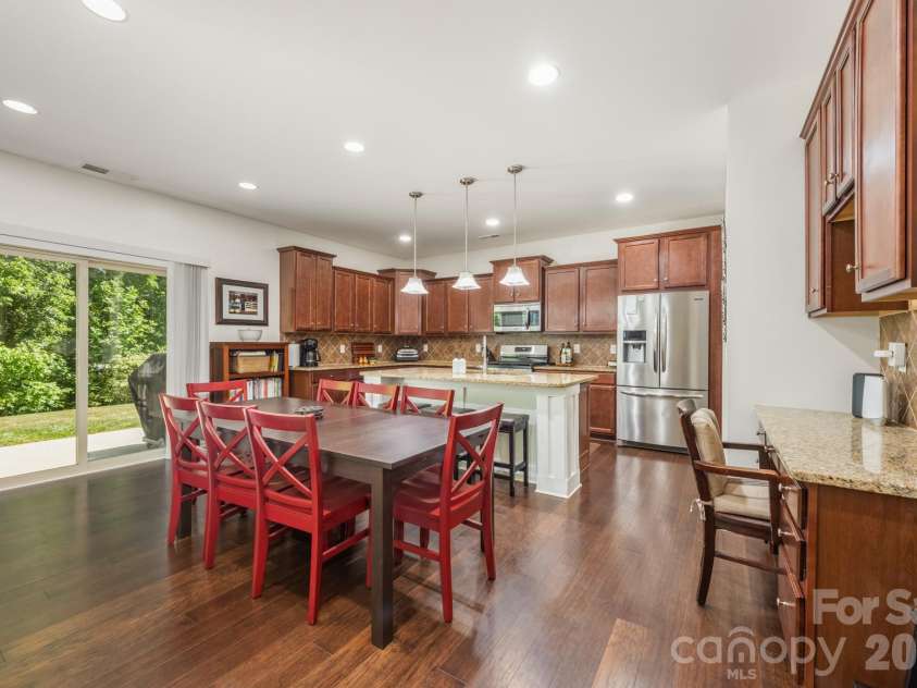 10020 Michael Crossing Drive, Charlotte, NC 28213.  MLS# CAR4375243, YatesRealty ID 22202. 