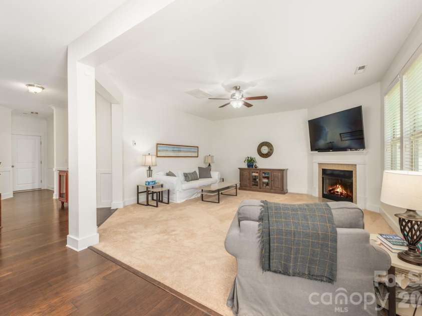 10020 Michael Crossing Drive, Charlotte, NC 28213.  MLS# CAR4375243, YatesRealty ID 22202. 