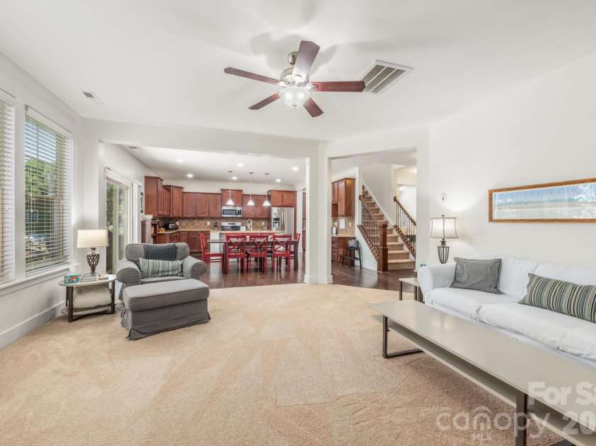 10020 Michael Crossing Drive, Charlotte, NC 28213.  MLS# CAR4375243, YatesRealty ID 22202. 